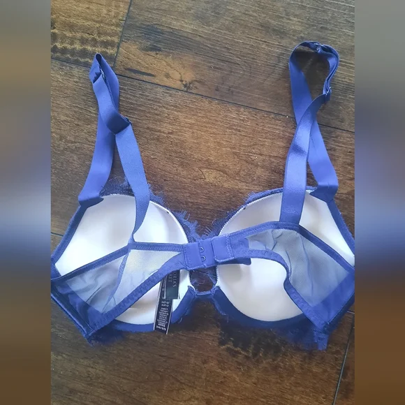 Victoria's Secret push-up bra - Picture 2 of 4